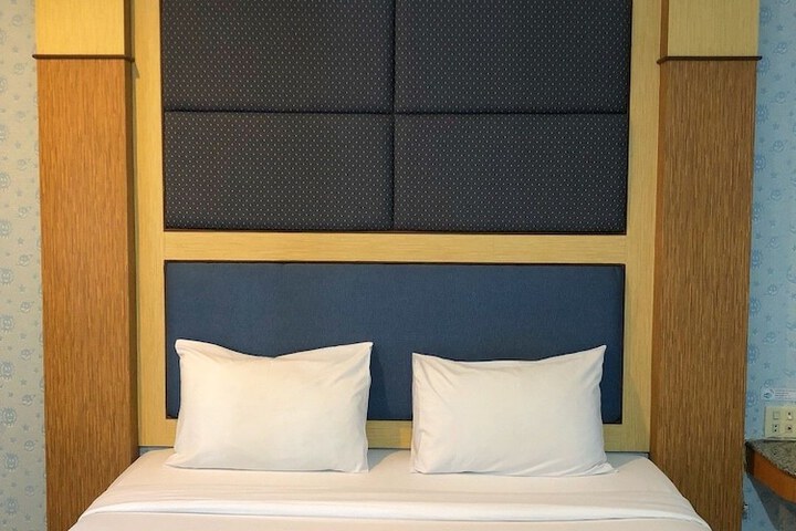 Room 11 of 38