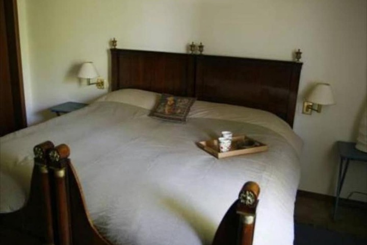 Room 6 of 10