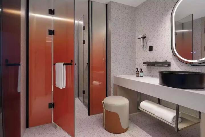 Room 18 of 29