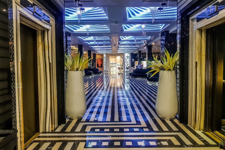 Entrance & Lobby