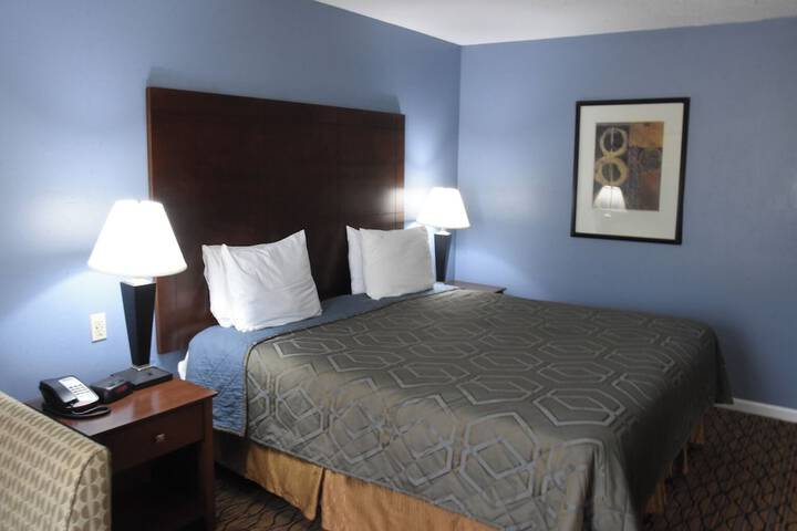 Room 6 of 12