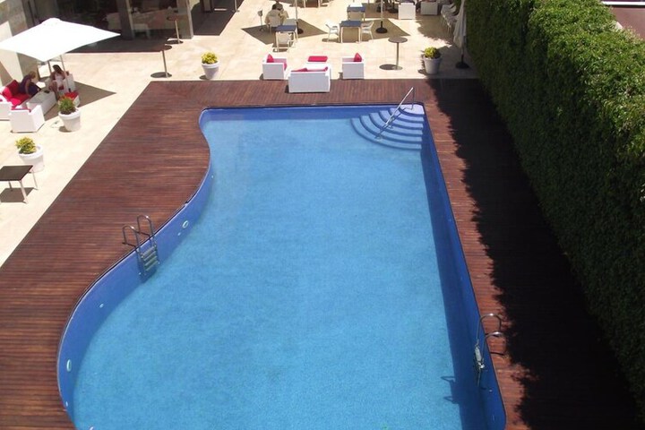 Hotel Pool