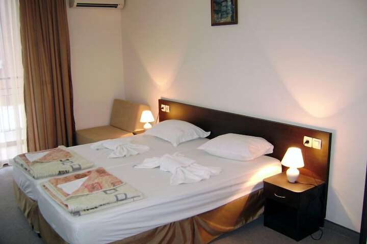 Room 13 of 48