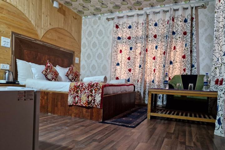 Room 4 of 10