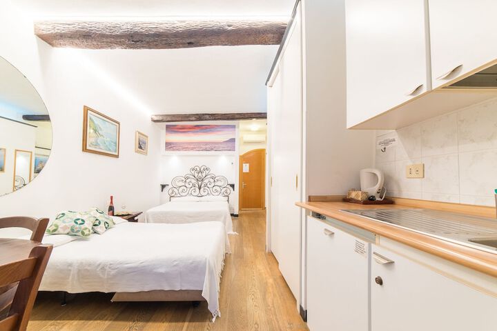 Room 10 of 65