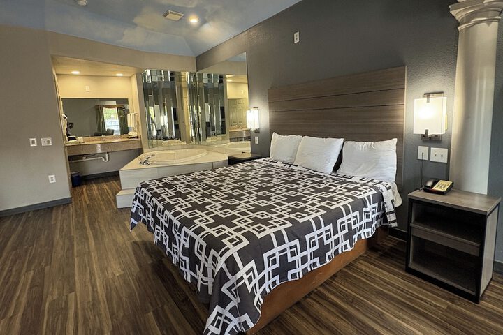 Room 27 of 66