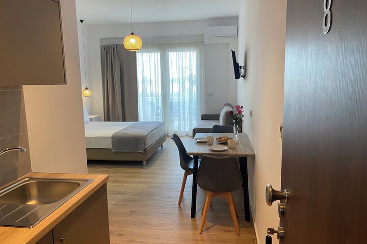 Room 27 of 77