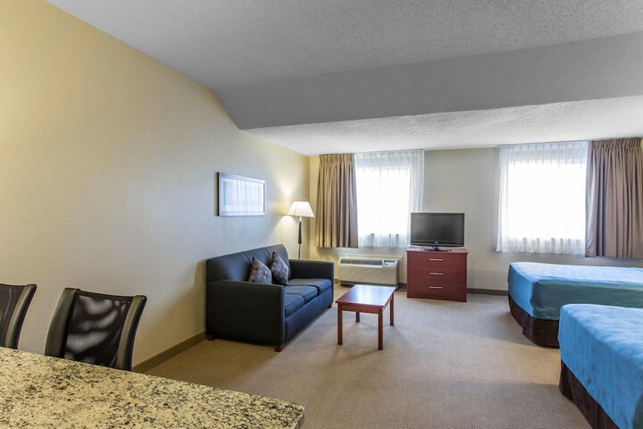 1 Queen Bed Suite (3 of 28)