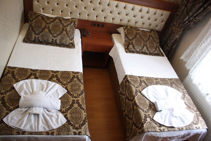Room 13 of 34