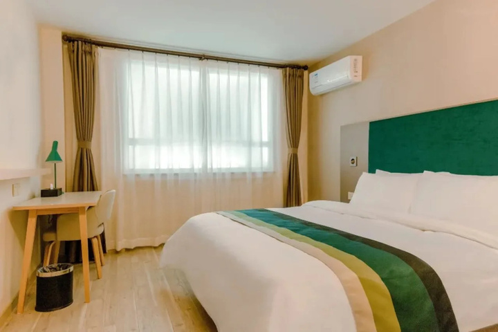 Room 4 of 17