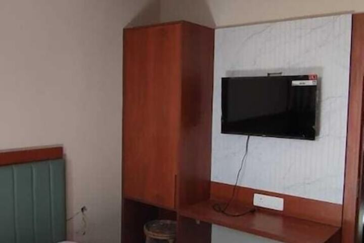 Room 2 of 7