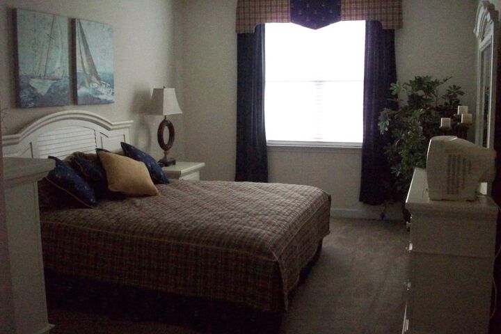 Room 4 of 16