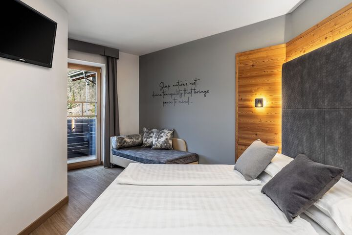 Room 4 of 43