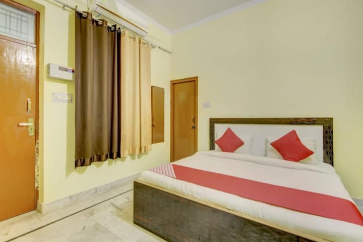 Room 8 of 14