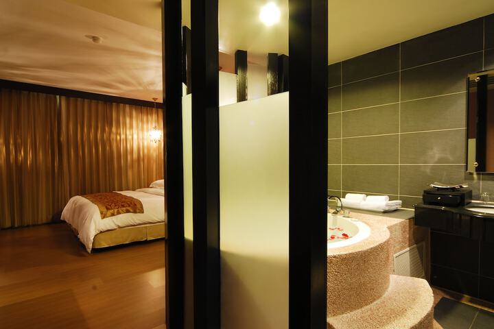 Room 43 of 54