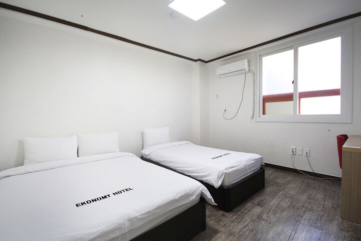 Room 4 of 5