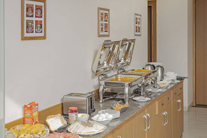 Dining 1 of 4