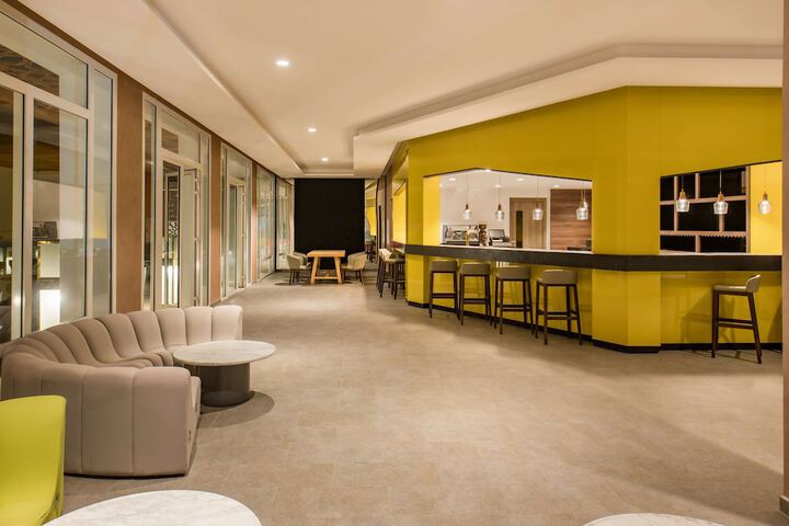 Lounge 170 of 203