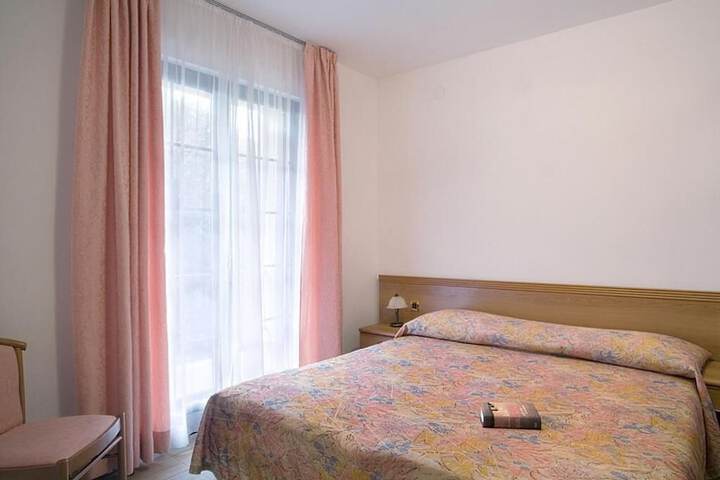 Room 4 of 46