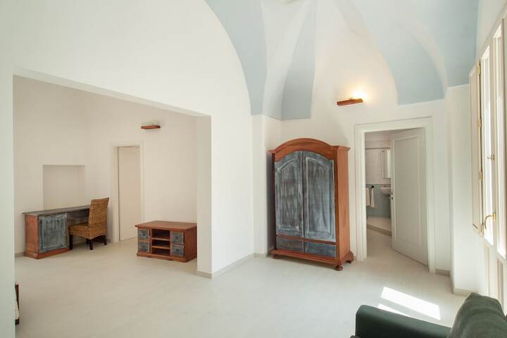Room 12 of 76