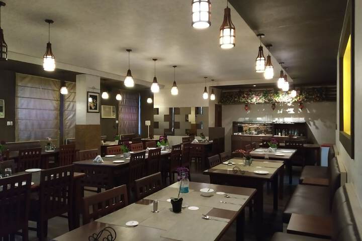 Dining 44 of 55