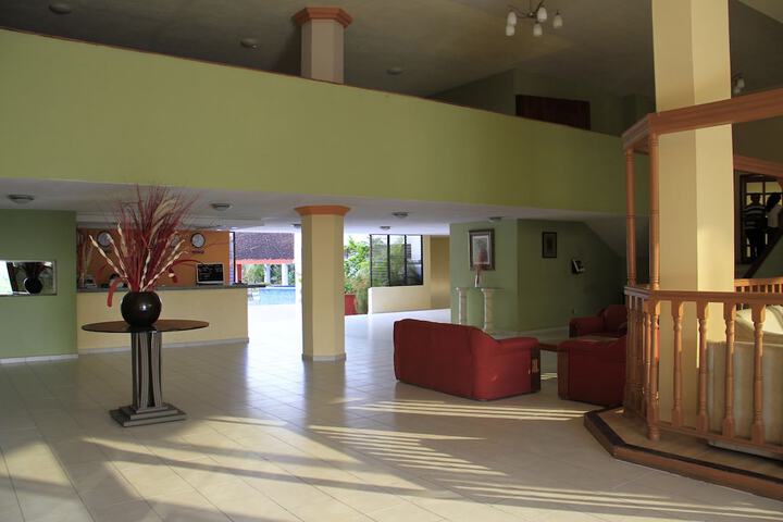 Entrance & Lobby