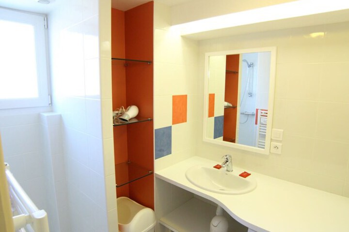 Room 9 of 27