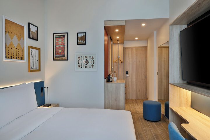 Room 11 of 31