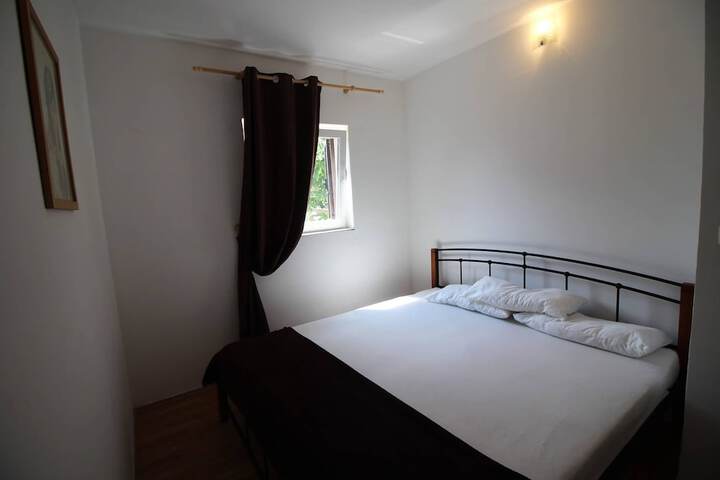 Room 3 of 40