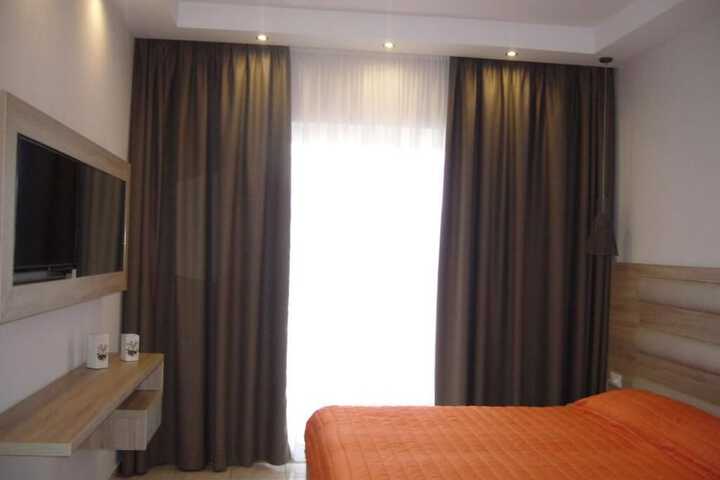 Room 11 of 38