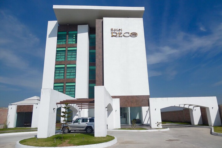 Exterior of Hotel Reco Inn