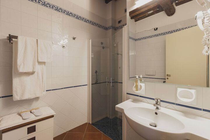 Room 123 of 181