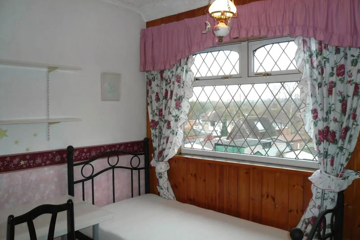 Room 2 of 8