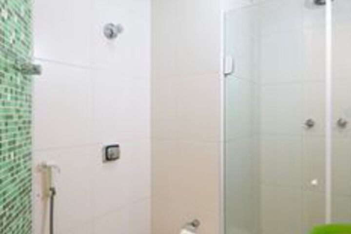 Room 2 of 32