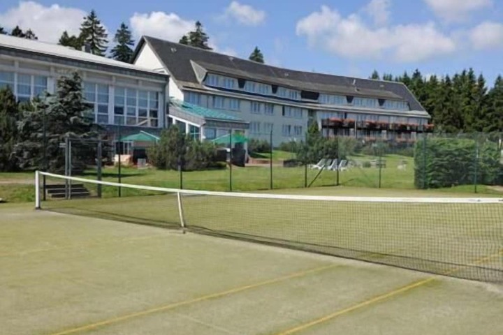 Tennis court