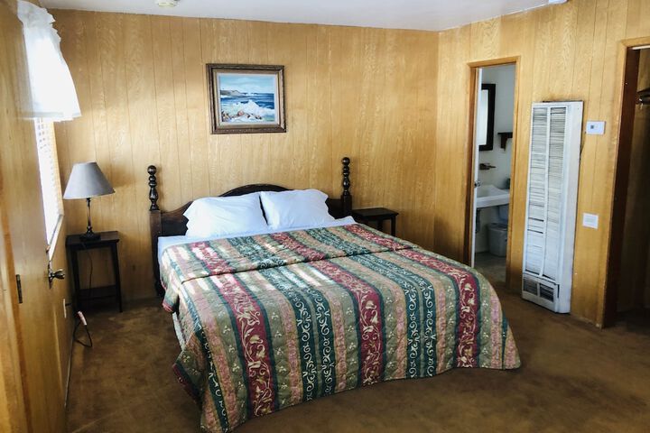 Room 2 of 77