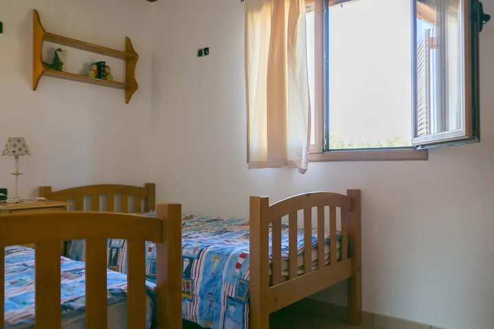 Room 6 of 16
