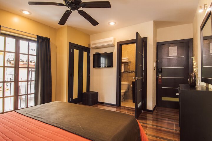 Room 8 of 38