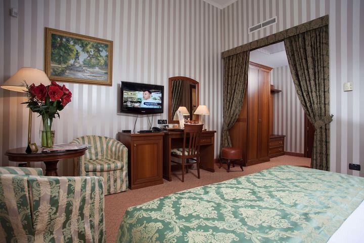 Room 46 of 177