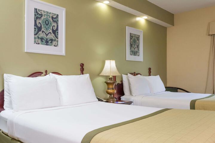 2 Double Beds Accessible Room (8 of 8)