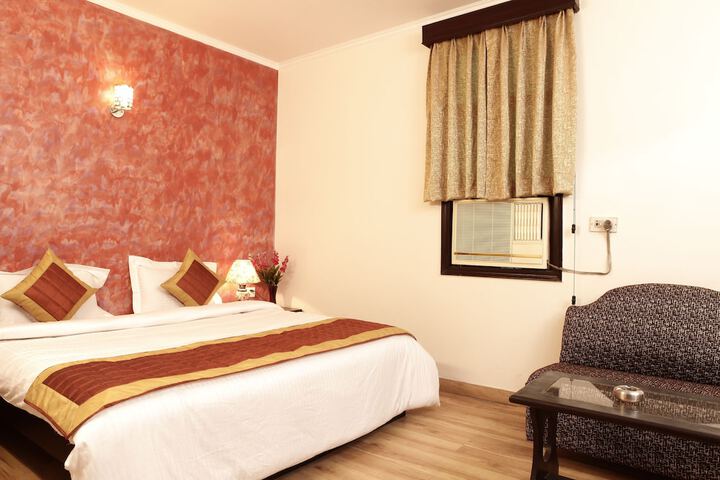 Room 12 of 52