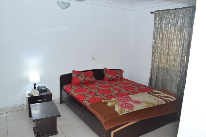 Room 5 of 16