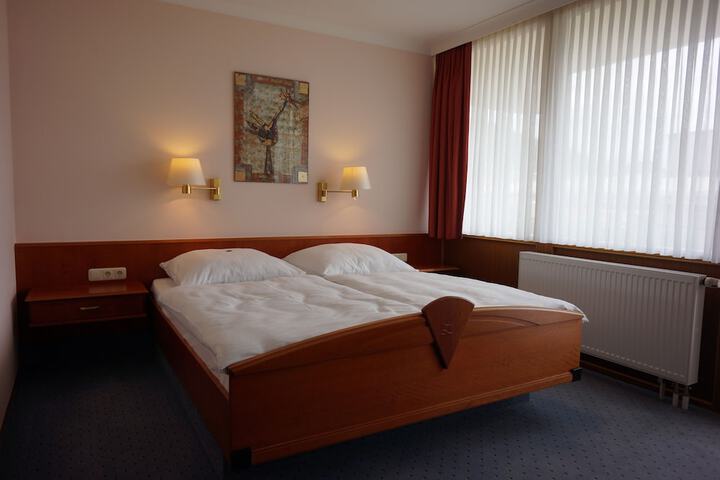 Room 4 of 24