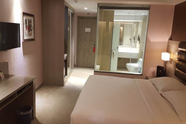 Room 12 of 139