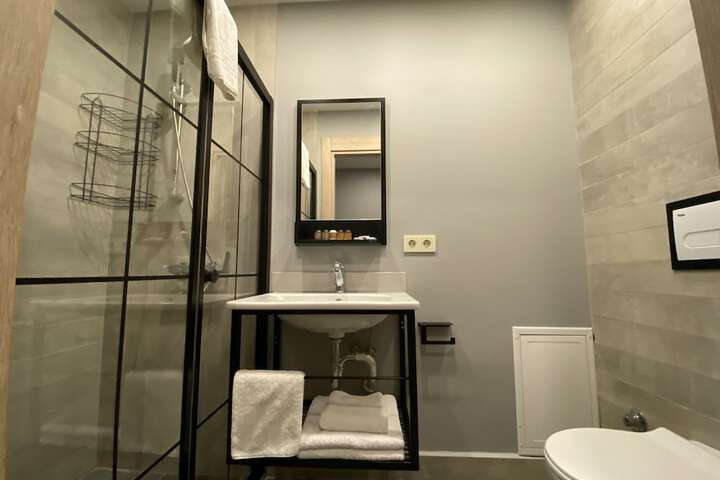 Room 14 of 24