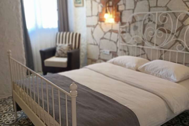 Room 2 of 21
