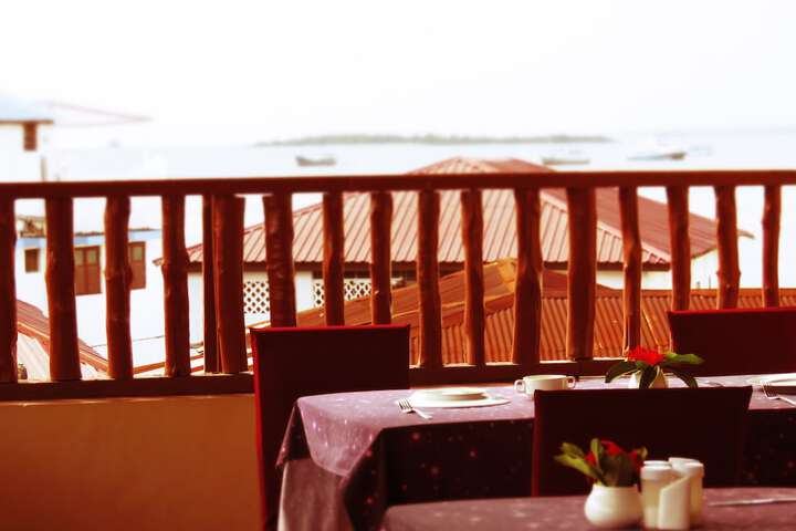 Dining 29 of 32
