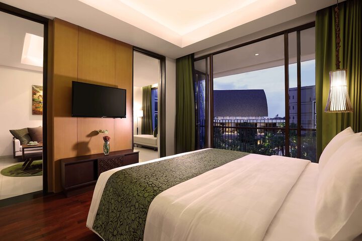 Room 33 of 74