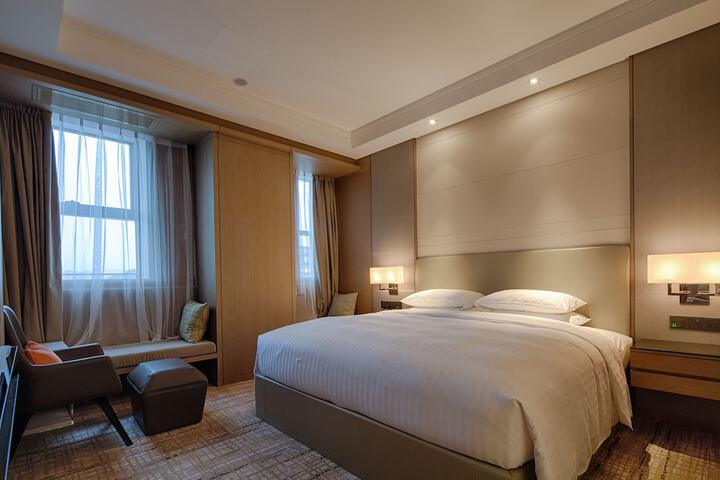Room 15 of 82