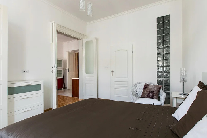 Room 3 of 16